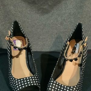 Black w white pooka dots heels